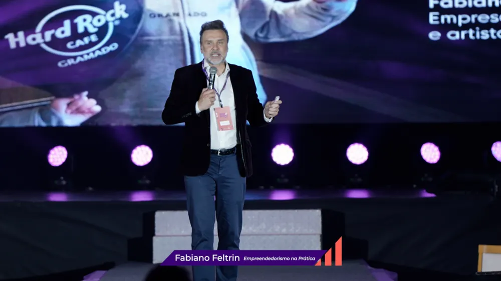 Palestra no palco do Serra Summit 2025